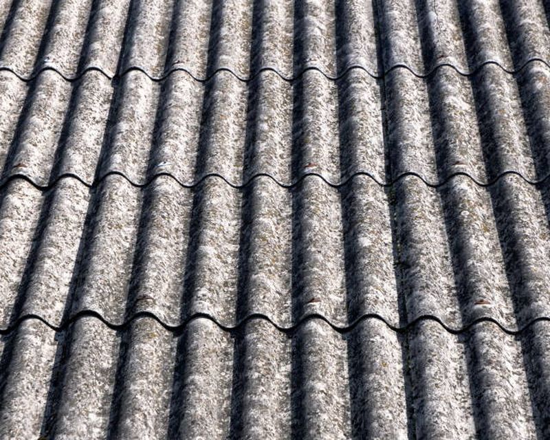 Golfplaten dak in asbestcement